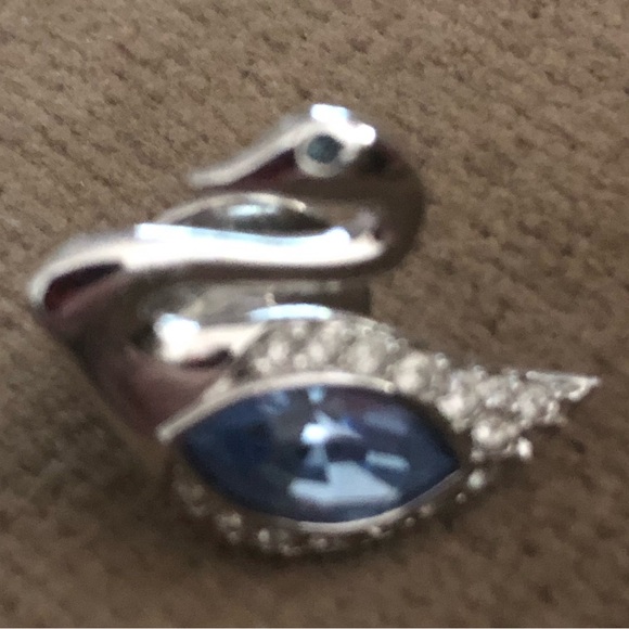 Vintage Swarovski Swan Pin- 770 $30 or $25 w/offer - Picture 3 of 4